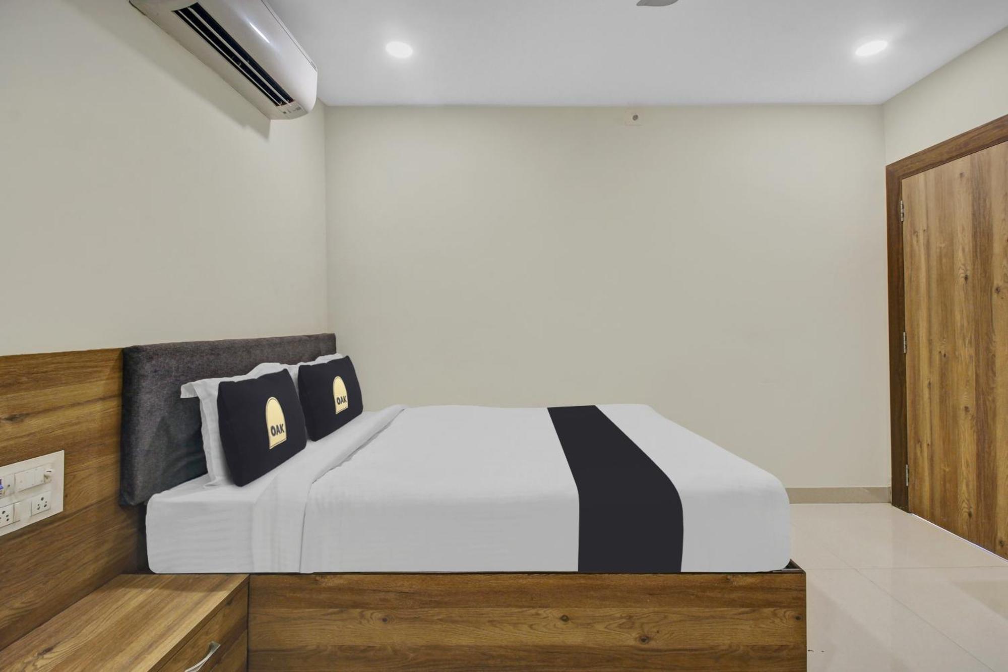 Collection O Hotel Swagath Pride Mancherāl Exterior photo