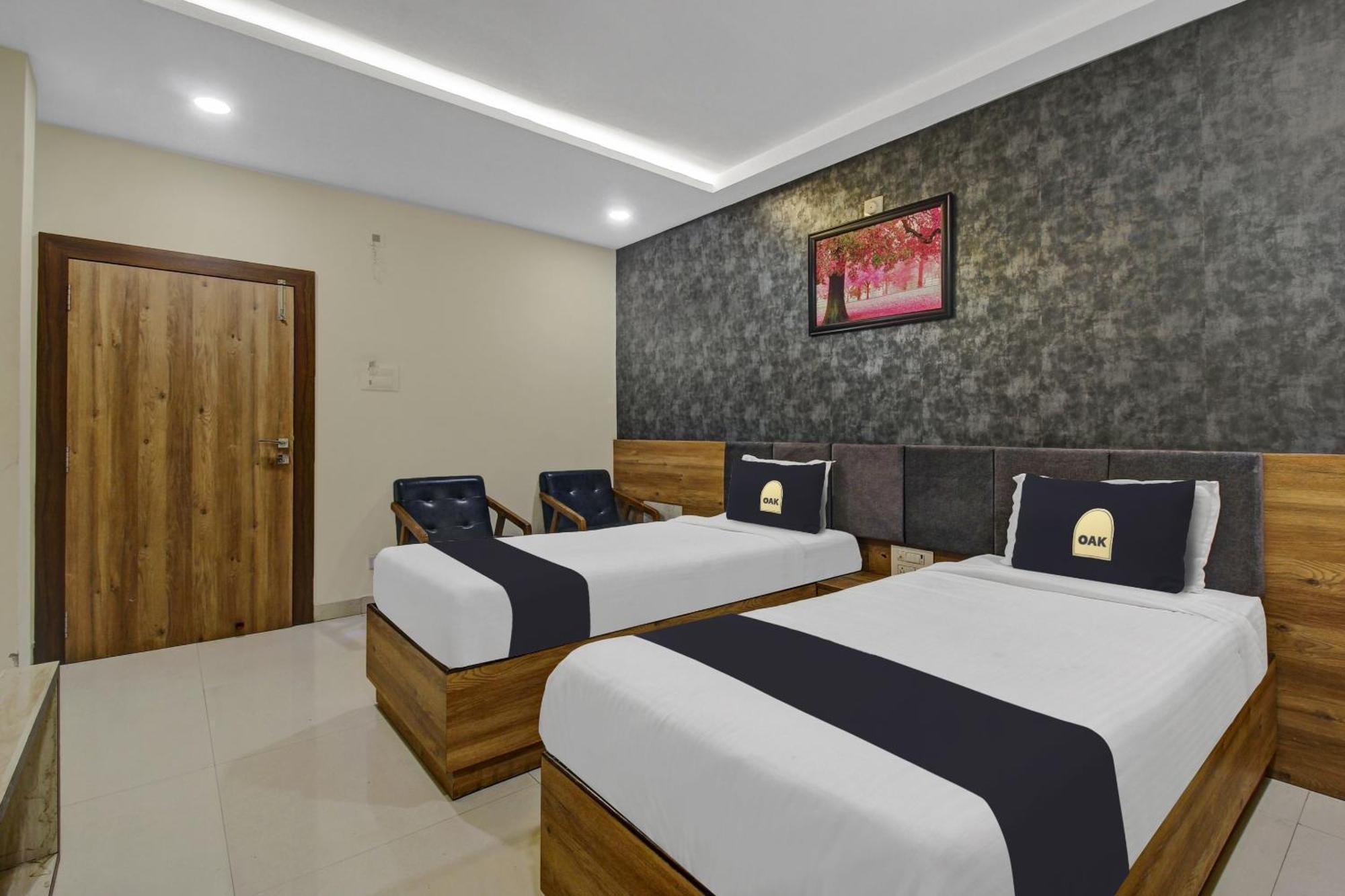 Collection O Hotel Swagath Pride Mancherāl Exterior photo