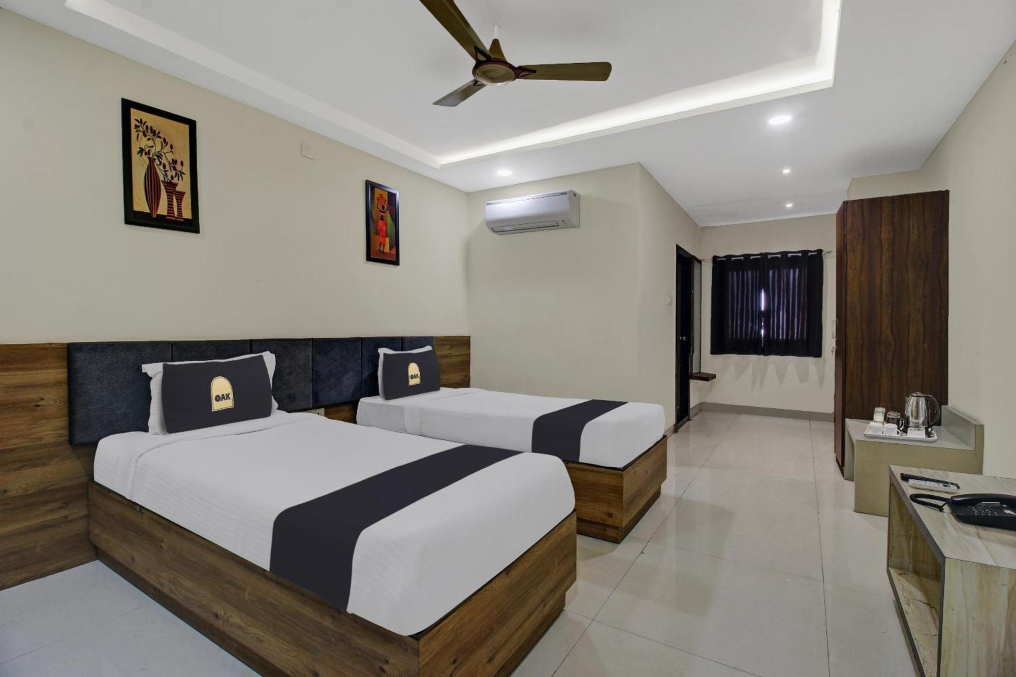 Collection O Hotel Swagath Pride Mancherāl Exterior photo