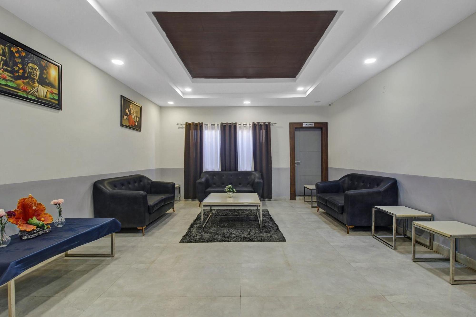 Collection O Hotel Swagath Pride Mancherāl Exterior photo