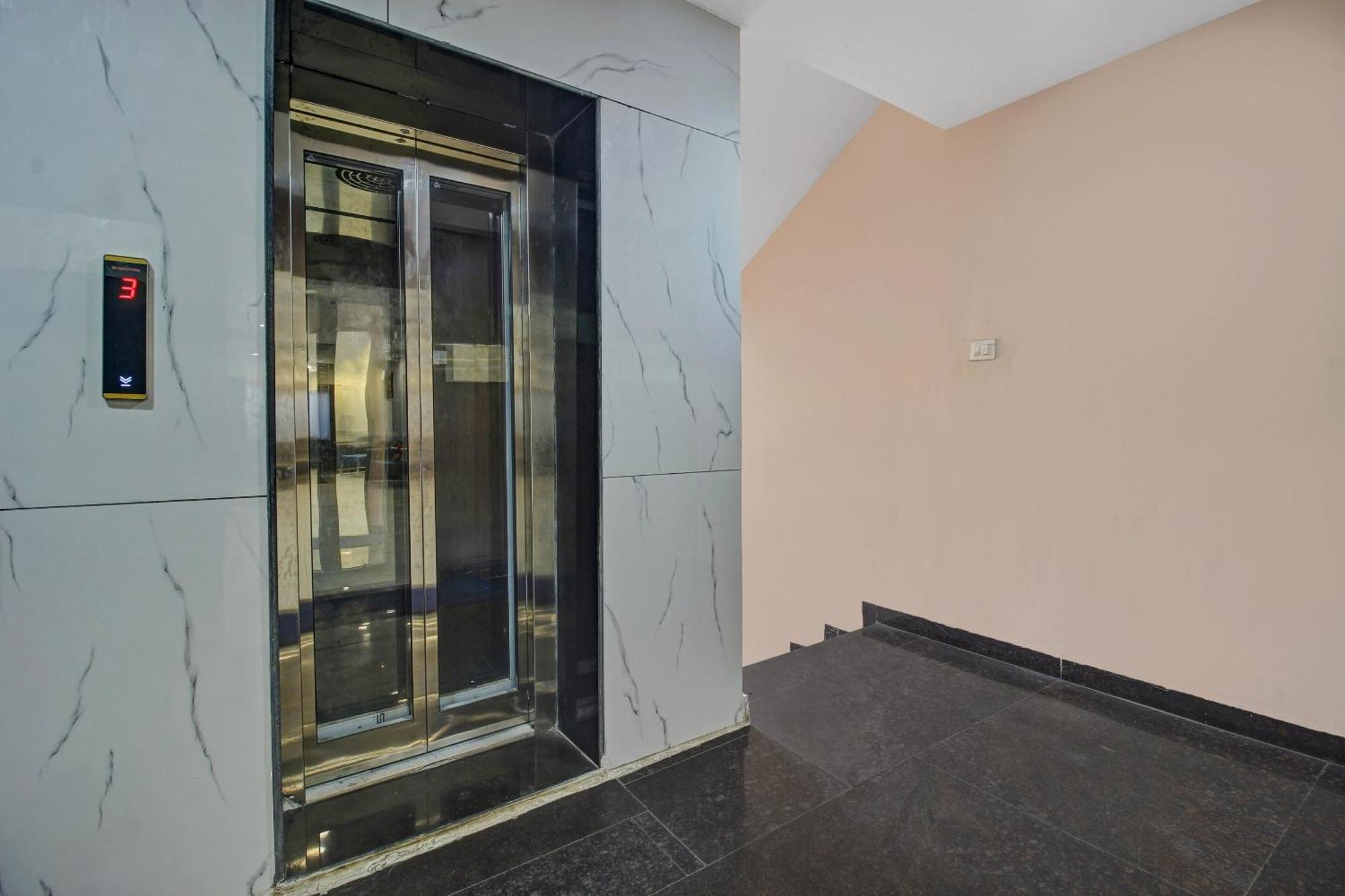 Collection O Hotel Swagath Pride Mancherāl Exterior photo