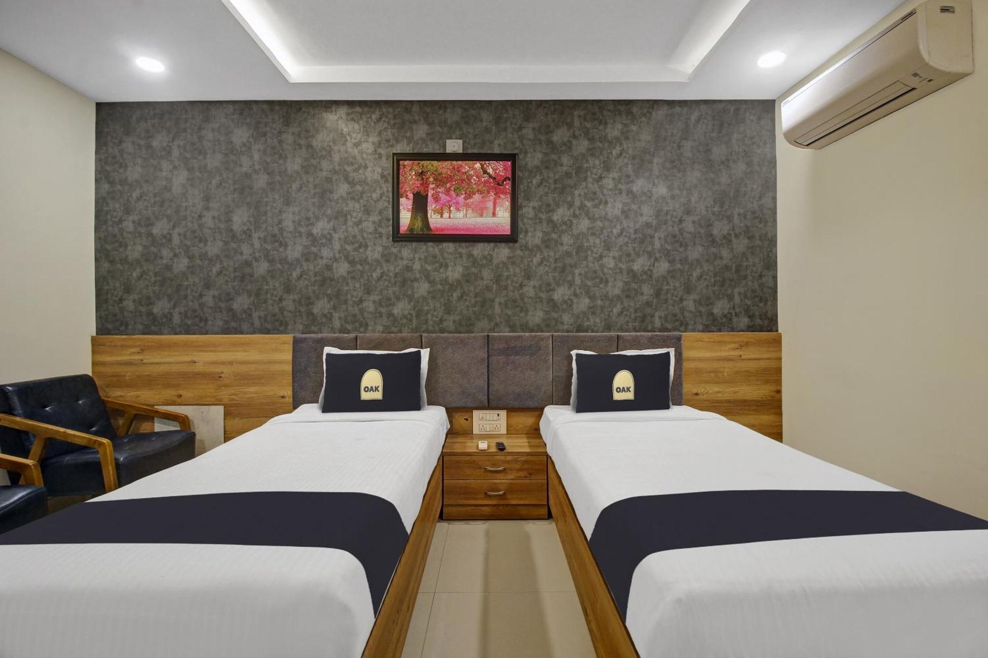 Collection O Hotel Swagath Pride Mancherāl Exterior photo