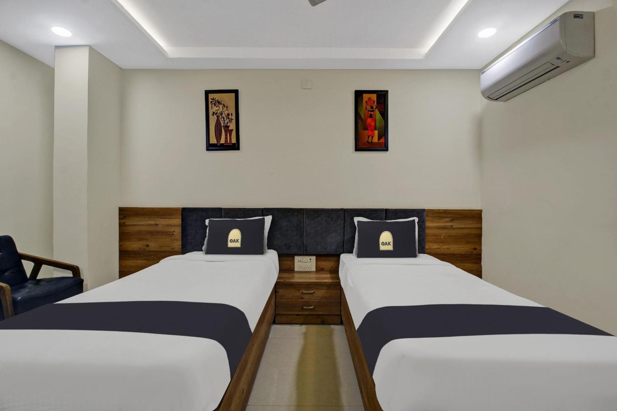 Collection O Hotel Swagath Pride Mancherāl Exterior photo